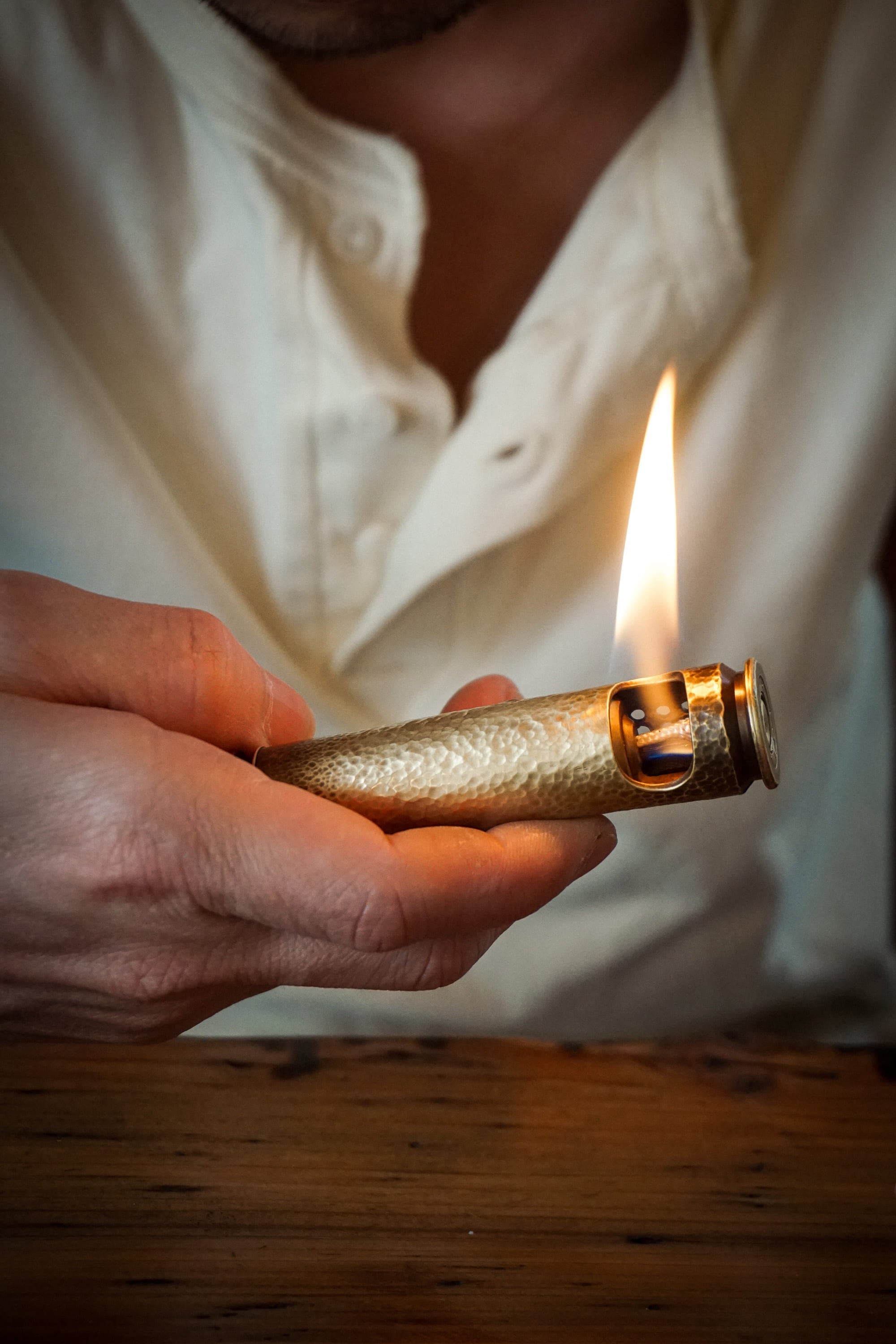 Light up the Luxury lighter and play with it in your hands