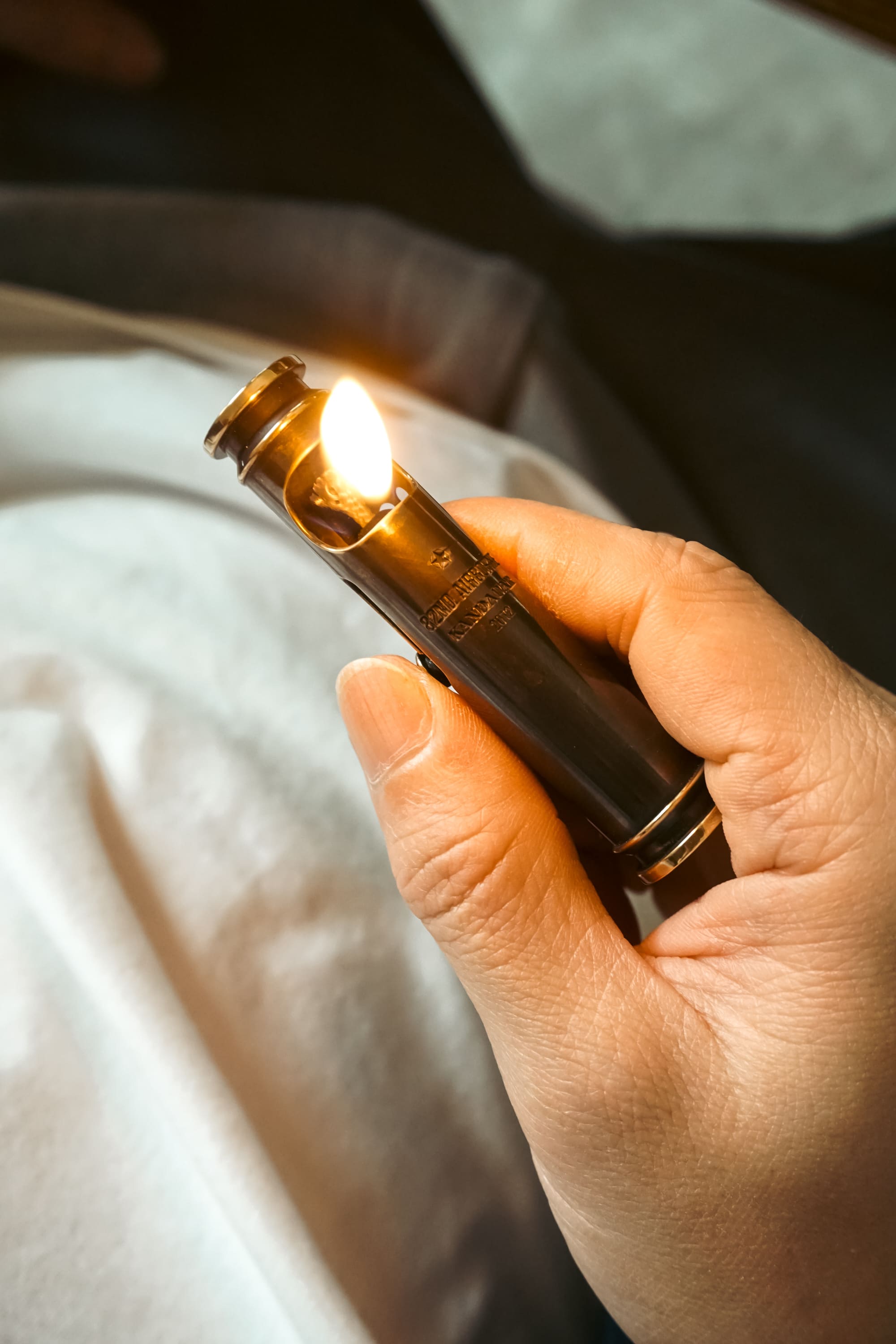 Aesthetic Lighter, light it in your hand and play with it